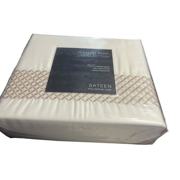 Hudson Park Collection for Bloomingdales. King Sateen Comforter Cover. MSRP $385 - Picture 1 of 2